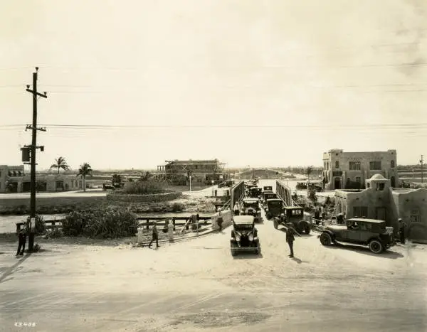 Cars entering Country Club Estates, Miami Springs, February 1926